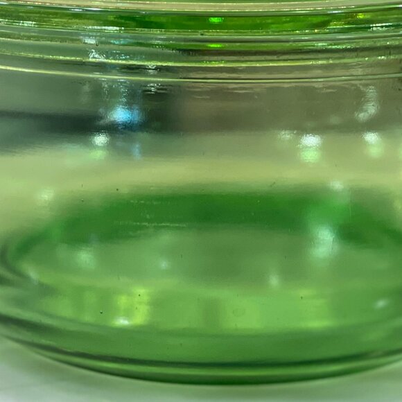 Museum-Quality Uranium Glass Refrigerator Bowl w Star lid, Vtg. Radiance Capsule - Picture 12 of 16